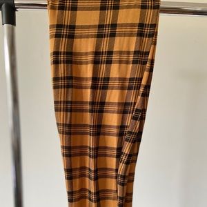 Boohoo yellow plaid plus size leggings